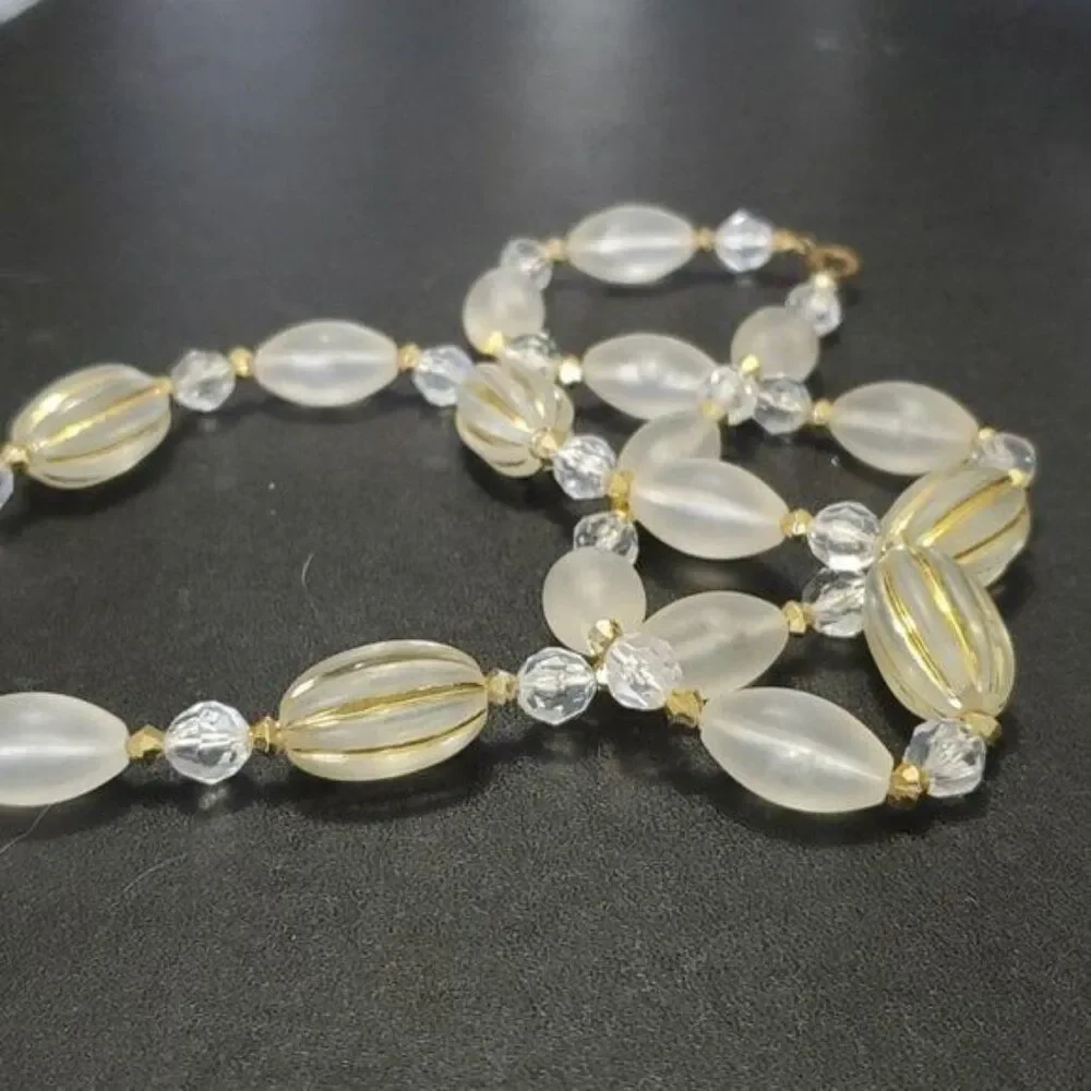 Vintage clear beaded necklace 26